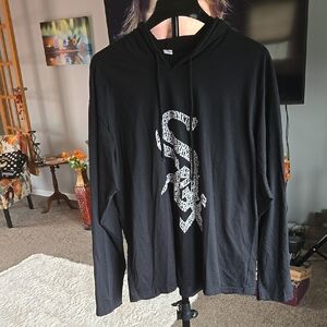 Black White Sox Graphic Long Sleeve Pullover Hoodie    🖤 🤍 PRE LOVED